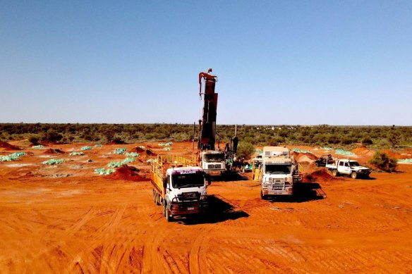 Marmota’s reverse-circulation drill rig probing the earth for high-grade gold at Aurora Tank last month. 